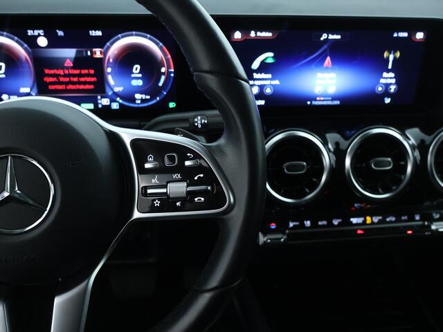 Mercedes-Benz GLA-KLASSE 250 e Plug-In Hybride | Achteruitrijcamera | Trekhaak | Nightpakket | Apple Carplay | Inclusief 24 maanden MB Certified garantie voor Europa.