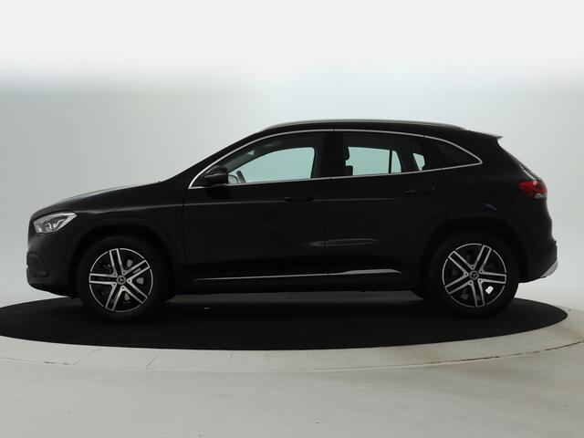 Mercedes-Benz GLA-KLASSE 250 e Luxury Line | Achteruitrijcamera | Apple Carplay | Sfeerverlichting | Dodehoekassistent | Inclusief 24 maanden MB Certified garantie voor Europa.