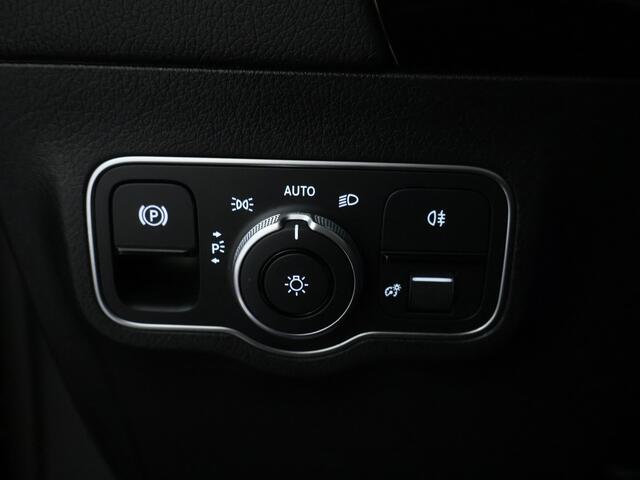 Mercedes-Benz GLA-KLASSE 250 e Luxury Line | Achteruitrijcamera | Apple Carplay | Sfeerverlichting | Dodehoekassistent | Inclusief 24 maanden MB Certified garantie voor Europa.