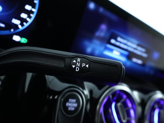 Mercedes-Benz GLA-KLASSE 250 e Luxury Line | Achteruitrijcamera | Apple Carplay | Sfeerverlichting | Dodehoekassistent | Inclusief 24 maanden MB Certified garantie voor Europa.