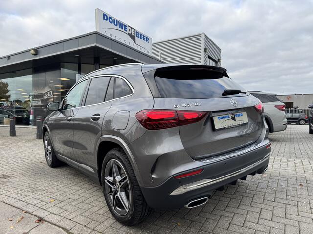 Mercedes-Benz GLA-KLASSE 250 e AMG Line Pano-Dak | Distronic | Elekt. Klep | Keyless | Camera | Stoelverw