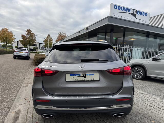 Mercedes-Benz GLA-KLASSE 250 e AMG Line Pano-Dak | Distronic | Elekt. Klep | Keyless | Camera | Stoelverw