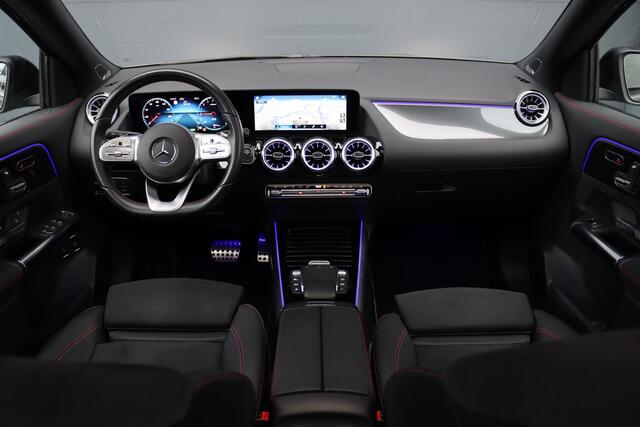 Mercedes-Benz GLA-KLASSE 250 e AMG Line | Distronic+ | Panoramadak | Memory | Burmester | Surround Camera | Trekhaak | Keyless Go | Nightpakket |