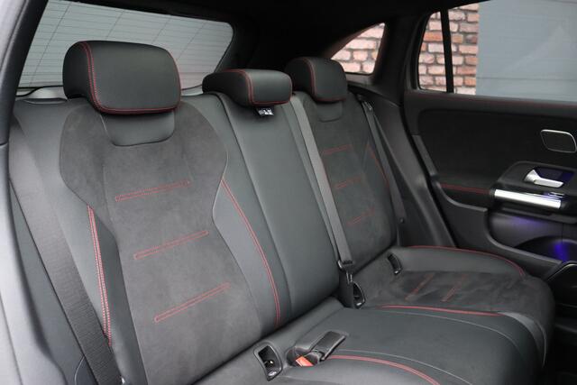 Mercedes-Benz GLA-KLASSE 250 e AMG Line | Distronic+ | Panoramadak | Memory | Burmester | Surround Camera | Trekhaak | Keyless Go | Nightpakket |