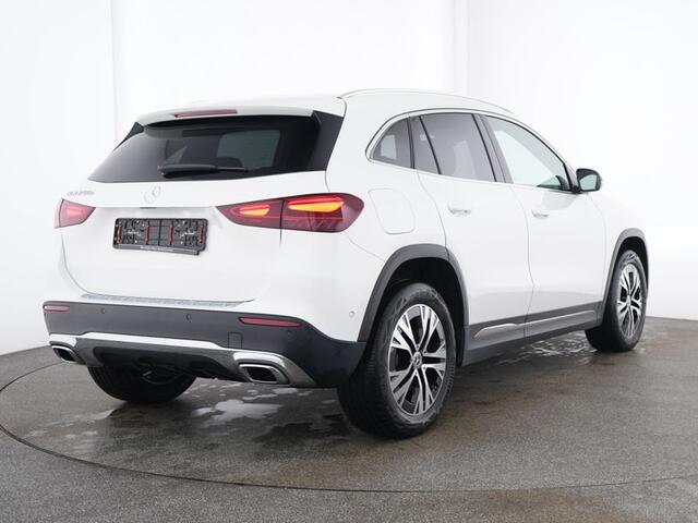 Mercedes-Benz GLA-KLASSE 250 e Face Lift Plug-In Hybride Distronic | Stoelverwarming voor | Ledkoplampen | Easy Pack Achterklep | MultiBeam Koplampen | 11 kW Laden . Inclusief 24 maanden MB Certified garantie voor Europa.