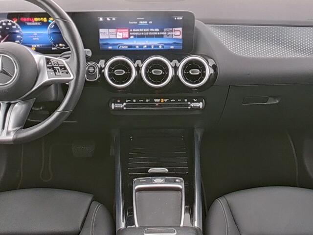 Mercedes-Benz GLA-KLASSE 250 e Face Lift Plug-In Hybride Distronic | Stoelverwarming voor | Ledkoplampen | Easy Pack Achterklep | MultiBeam Koplampen | 11 kW Laden . Inclusief 24 maanden MB Certified garantie voor Europa.