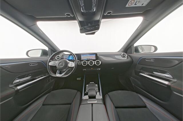 Mercedes-Benz GLA-KLASSE 250 e AMG Plug-In Hybride | AMG Line | NIght Pakket | Distronic | Trekhaak | Keyless-Go | Ledkoplampen | Easy Pack Achterklep, Inclusief 24 maanden MB Certified garantie voor Europa.