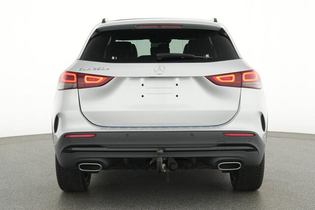 Mercedes-Benz GLA-KLASSE 250 e AMG Plug-In Hybride | AMG Line | NIght Pakket | Distronic | Trekhaak | Keyless-Go | Ledkoplampen | Easy Pack Achterklep, Inclusief 24 maanden MB Certified garantie voor Europa.