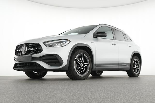 Mercedes-Benz GLA-KLASSE 250 e AMG Plug-In Hybride | AMG Line | NIght Pakket | Distronic | Trekhaak | Keyless-Go | Ledkoplampen | Easy Pack Achterklep, Inclusief 24 maanden MB Certified garantie voor Europa.