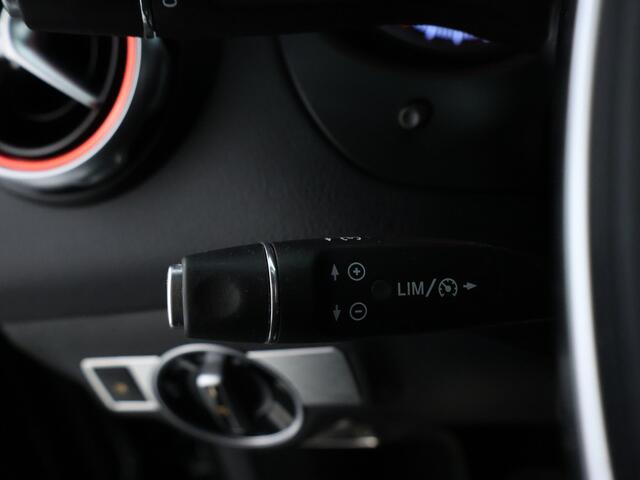 Mercedes-Benz GLA-KLASSE 180 Business Solution AMG | Achteruitrijcamera | Navigatie | Stoelverwarming | Klimaatregeling | Inclusief 24 maanden MB Certified garantie voor Europa.