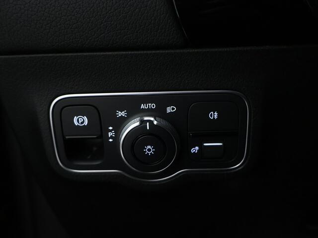 Mercedes-Benz GLA-KLASSE 250 e AMG Plug-In Hybride AMG Line | Night Pakket | 19 Inch AMG Velgen | Memory voorstoelen | Sfeerverlichting. Inclusief 24 maanden MB Certified garantie voor Europa.