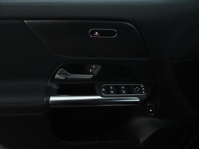 Mercedes-Benz GLA-KLASSE 250 e Plug-In Hybride Trekhaak | Night Pakket |Stoelverwarming voor | Distronic | Achteruitrijcamera | Keyless go | Dodehoek Assist.. Inclusief 24 maanden MB Certified garantie voor Europa.