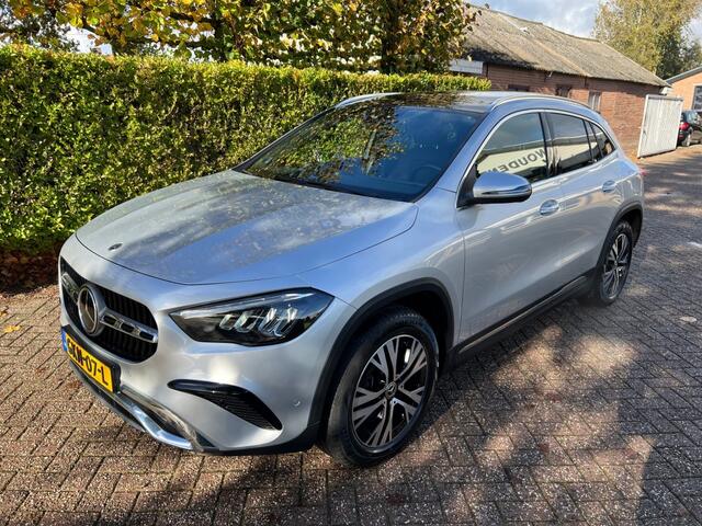 Mercedes-Benz GLA-KLASSE GLA 250e Pano dak, Distronic, Key-less go