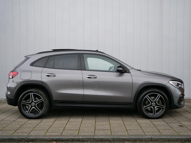 Mercedes-Benz GLA-KLASSE 250 e AMG Line Automaat Panoramadak / Sfeerverlichting / Stoelverwarming