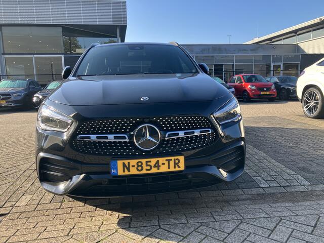 Mercedes-Benz GLA-KLASSE 180 Business Solution AMG | 1E EIGENAAR | 12MND GARANTIE | AUTOMAAT | PANO | NAVI | CARPLAY | CRUISE | MEMORY | NL-AUT |