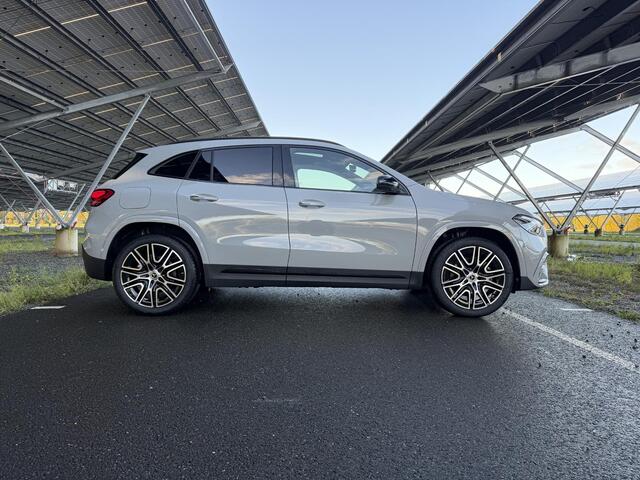 Mercedes-Benz GLA-KLASSE 250e Business Solution AMG | Night | AMG Line plus | Panoramaschuifdak | Head-Up | Trekhaak | 360 camera | Memory stoelen |