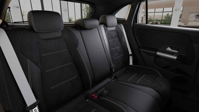 Mercedes-Benz GLA-KLASSE 250 e Business Solution AMG | Panoramadak | Trekhaak | Night pakket | Memory |