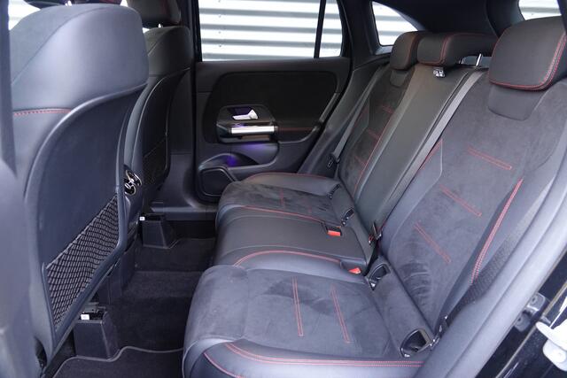 Mercedes-Benz GLA-KLASSE 200 AMG Line Night Pakket | Trekhaak | Sfeerverlichting | Camera | BTW |