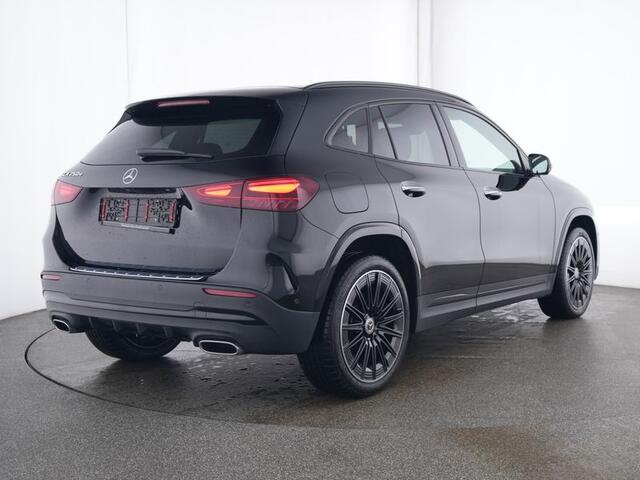 Mercedes-Benz GLA-KLASSE 250 e AMG Plug-In Hybride Edition AMG Line | Panorama Schuif-Kanteldak | Head-up-Display | Sfeerverlichting | Memory Voorstoelen. Inclusief 48 maanden MB Certified garantie voor Europa.