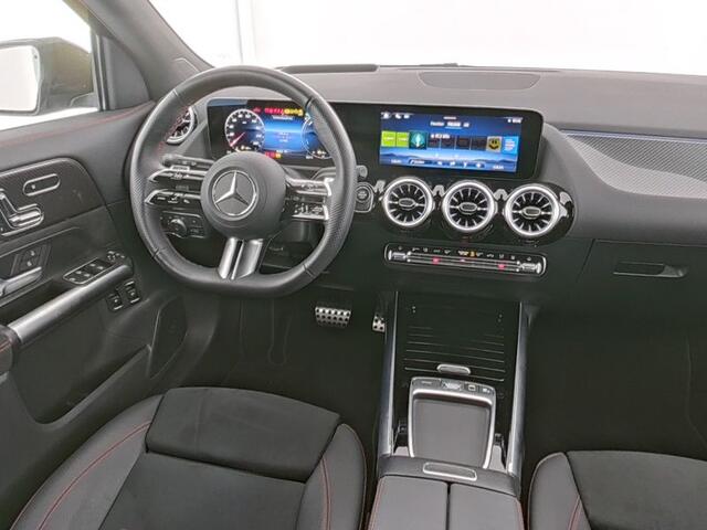 Mercedes-Benz GLA-KLASSE 250 e AMG Plug-In Hybride Edition AMG Line | Panorama Schuif-Kanteldak | Head-up-Display | Sfeerverlichting | Memory Voorstoelen. Inclusief 48 maanden MB Certified garantie voor Europa.