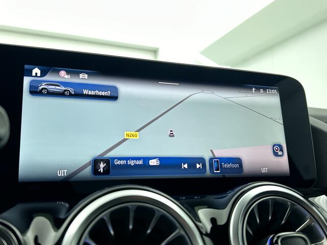 Mercedes-Benz GLA-KLASSE 180 Business Solution AMG | Nightpakket | Trekhaak | Smartphone Integratie | Panoramaschuifdak | Stoelverwarming | Multibeam LED | Keyless-Go comfortpakket |