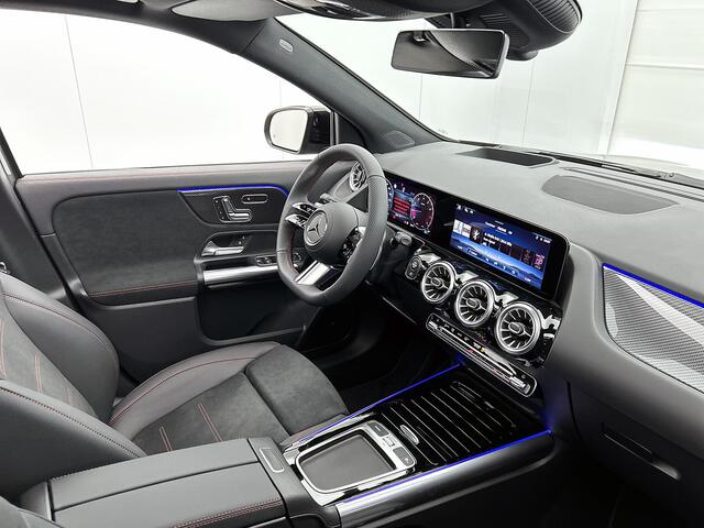 Mercedes-Benz GLA-KLASSE 180 Business Solution AMG | Premium Plus Pakket | Nightpakket | GUARD 360° Vehicle protection Plus | Trekhaak | Smartphone Integratie | Head-up display | 360°-camera | MULTIBEAM LED |