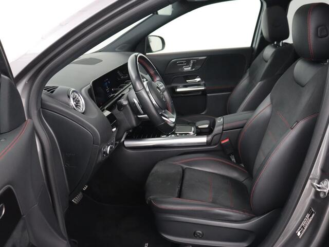 Mercedes-Benz GLA-KLASSE 250e AMG Limited | Panoramadak | Trekhaak | Carplay | Matrix LED | Memory | Keyless | Sfeerverlichting | Leder/Alcantara | Stoelverwarming | Widescreen | Camera | PHEV | Plug In