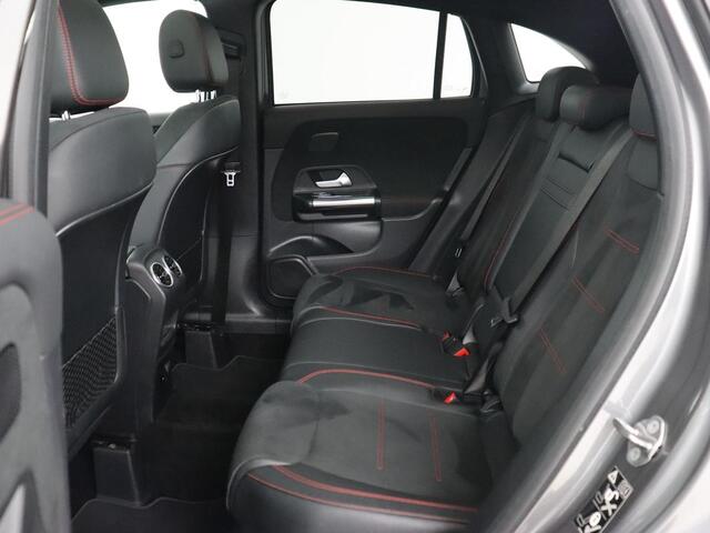 Mercedes-Benz GLA-KLASSE 250e AMG Limited | Panoramadak | Trekhaak | Carplay | Matrix LED | Memory | Keyless | Sfeerverlichting | Leder/Alcantara | Stoelverwarming | Widescreen | Camera | PHEV | Plug In