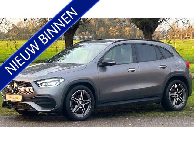 Mercedes-Benz GLA-KLASSE 200 AMG LINE NAVIGATIE WIDESCREEN, APPLE CARPLAY, DAB RADIO, STANDKACHEL, SFEERVERLICHTING, KEYLESS GO, ADAPTIVE CRUISE CONTROL, DODEHOEK ASSIST, SPOOR ASSIST, PARKEERHULP V/A, ACHTERUITRIJCAMERA, ELEC. ACHTERKLEP, ELEC. WEGKLAPBARE TREKHAAK, LED LICHT, 1
