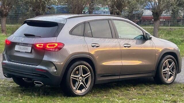 Mercedes-Benz GLA-KLASSE 200 AMG LINE NAVIGATIE WIDESCREEN, APPLE CARPLAY, DAB RADIO, STANDKACHEL, SFEERVERLICHTING, KEYLESS GO, ADAPTIVE CRUISE CONTROL, DODEHOEK ASSIST, SPOOR ASSIST, PARKEERHULP V/A, ACHTERUITRIJCAMERA, ELEC. ACHTERKLEP, ELEC. WEGKLAPBARE TREKHAAK, LED LICHT, 1