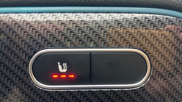 Mercedes-Benz GLA-KLASSE 200 AMG LINE NAVIGATIE WIDESCREEN, APPLE CARPLAY, DAB RADIO, STANDKACHEL, SFEERVERLICHTING, KEYLESS GO, ADAPTIVE CRUISE CONTROL, DODEHOEK ASSIST, SPOOR ASSIST, PARKEERHULP V/A, ACHTERUITRIJCAMERA, ELEC. ACHTERKLEP, ELEC. WEGKLAPBARE TREKHAAK, LED LICHT, 1