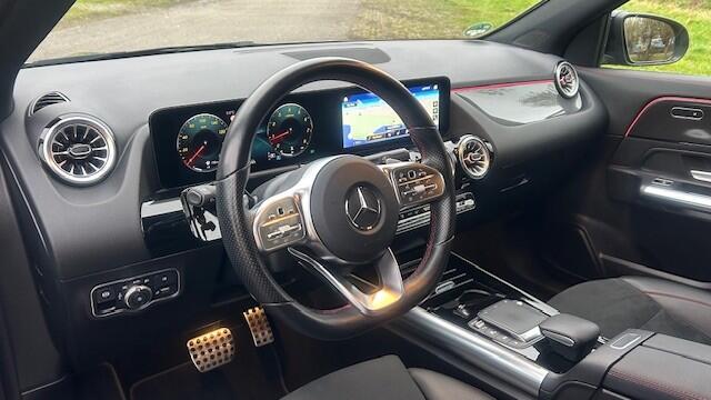 Mercedes-Benz GLA-KLASSE 200 AMG LINE NAVIGATIE WIDESCREEN, APPLE CARPLAY, DAB RADIO, STANDKACHEL, SFEERVERLICHTING, KEYLESS GO, ADAPTIVE CRUISE CONTROL, DODEHOEK ASSIST, SPOOR ASSIST, PARKEERHULP V/A, ACHTERUITRIJCAMERA, ELEC. ACHTERKLEP, ELEC. WEGKLAPBARE TREKHAAK, LED LICHT, 1