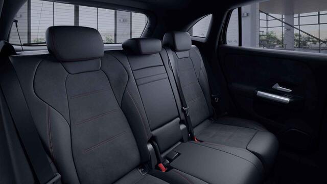 Mercedes-Benz GLA-KLASSE 200 Business Solution AMG | Night | Sfeerverlichting | Stoelverwarming | 19" lichtmetalen velgen | High Peformance LED koplampen |