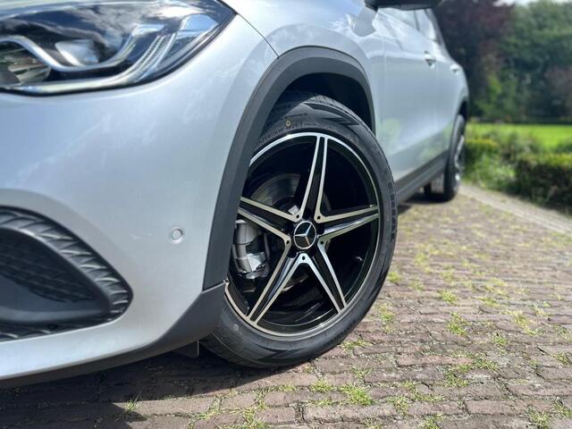 Mercedes-Benz GLA-KLASSE 200 | Camera | Leder | Dealer Onderhouden |