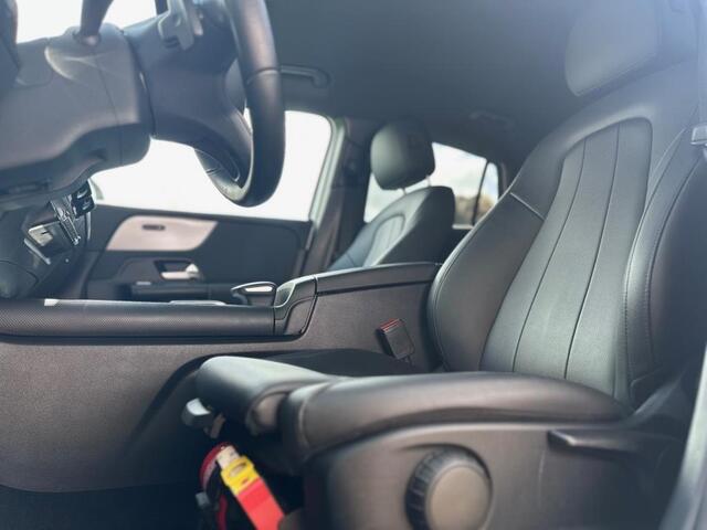 Mercedes-Benz GLA-KLASSE 200 | Camera | Leder | Dealer Onderhouden |