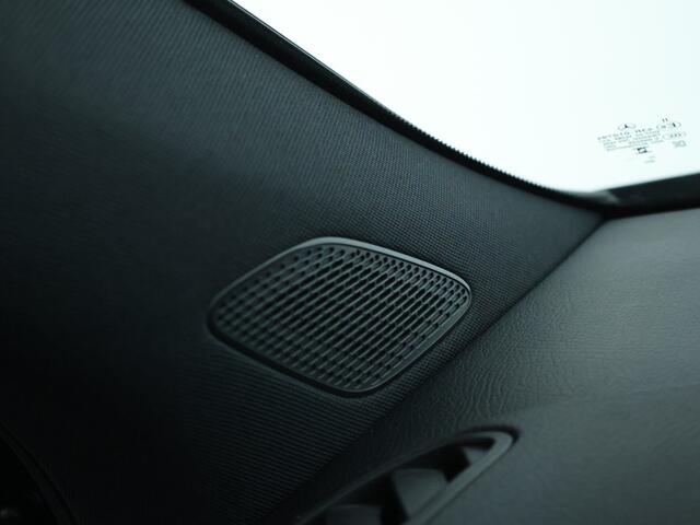 Mercedes-Benz GLA-KLASSE 250 e Plug-In Hybride Panorama Schuif-Kanteldak | Achteruitrijcamera | 19 Inch Velgen | Stoelverwarming voor | Sfeerverlichting. Inclusief 24 maanden MB Certified garantie voor Europa.