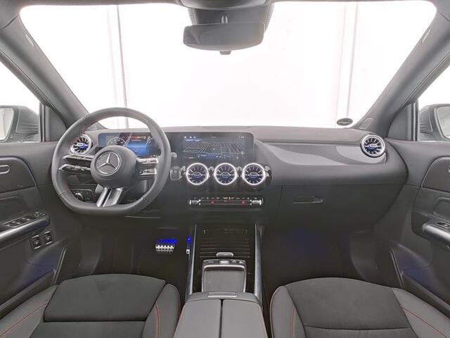 Mercedes-Benz GLA-KLASSE 250 e AMG Plug-In Hybride AMG Line | Panorama Schuif-Kanteldak | Sfeerverlichting | Dosehoek Assist | Stuur en Stoelverwarming. Inclusief 24 maanden MB Certified garantie voor Europa.