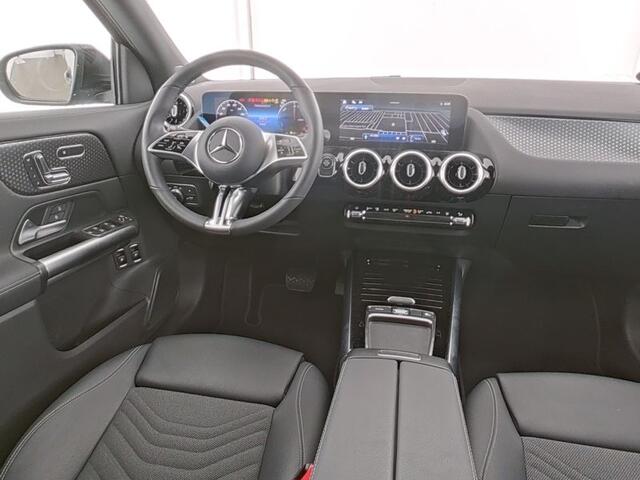 Mercedes-Benz GLA-KLASSE 250 e Plug-In Hybride Night Pakket | Memory Voorstoelen | Ledkoplampen | 11kW Laden | Stuur en Stoelverwarming. Inclusief 24 maanden MB Certified garantie voor Europa.