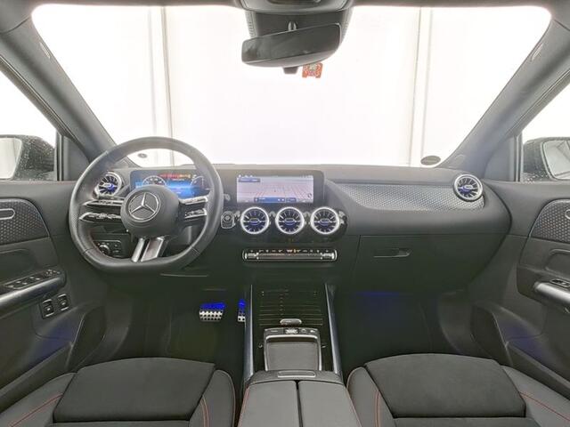 Mercedes-Benz GLA-KLASSE 250 e AMG Plug-In Hybride AMG Line Premium Plus | Night Pakket | Trekhaak | AC en DC Laden | Distronic | Stuur en Stoelverwarming. Inclusief 24 maanden MB Certified garantie voor Europa.