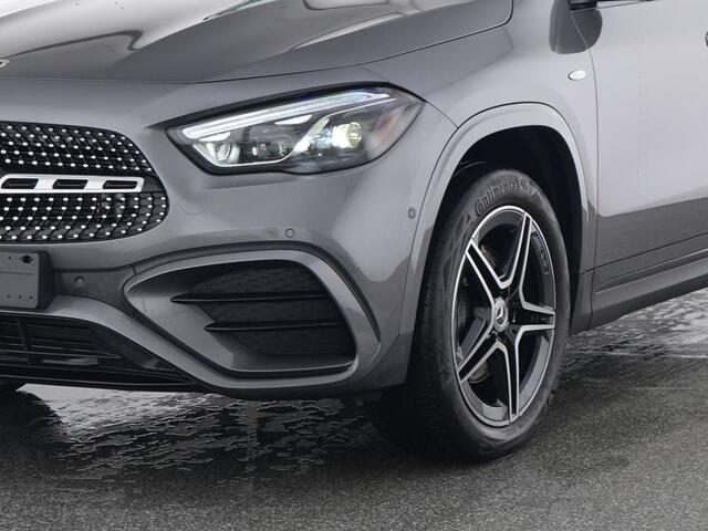 Mercedes-Benz GLA-KLASSE 250 e AMG Plug-In Hybride AMG Line Premium Plus | Night Pakket | Trekhaak | AC en DC Laden | Distronic | Stuur en Stoelverwarming. Inclusief 24 maanden MB Certified garantie voor Europa.