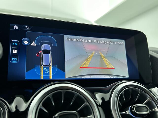 Mercedes-Benz GLA-KLASSE 180 Business Solution AMG | Nightpakket | Trekhaak | Smartphone Integratie | Panoramaschuifdak | Stoelverwarming | Multibeam LED | Keyless-Go comfortpakket |