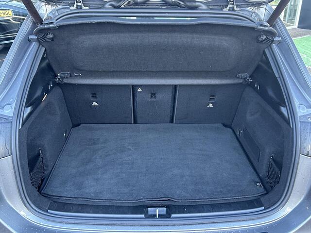 Mercedes-Benz GLA-KLASSE 200 Business Solution AMG | Panoramadak | Carplay | Cruise Control | Navigatie | Stoelverwarming