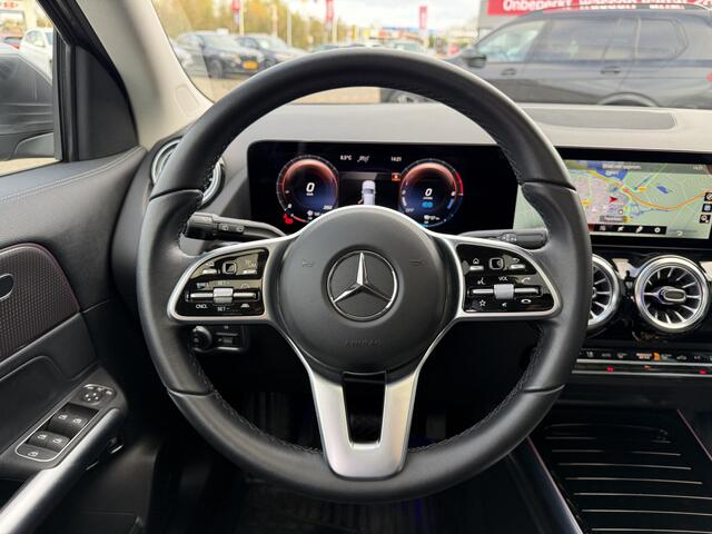 Mercedes-Benz GLA-KLASSE 250 e Progressive Luxury Line ACC Distronic Trekhaak Panoramadak Ambiente verlichting LED