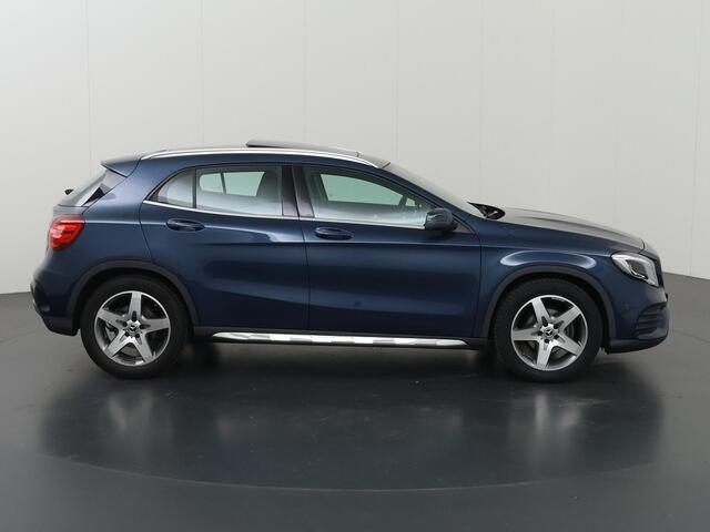 Mercedes-Benz GLA-KLASSE 180 Business Solution AMG | Panoramadak | 19" lichtmetalen velgen | Keyless | Achteruitrijcamera |