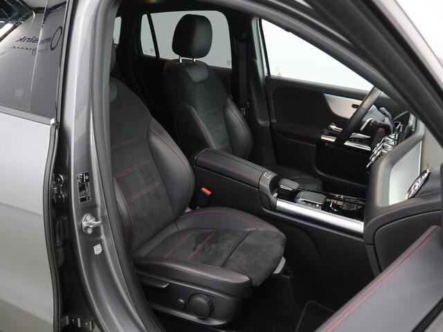 Mercedes-Benz GLA-KLASSE 200 Business Solution AMG | Night pakket | Elektrische achterklep | Stoelverwarming |