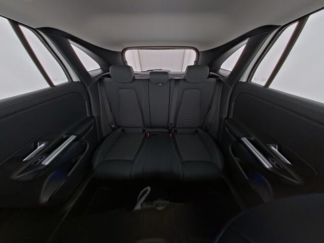 Mercedes-Benz GLA-KLASSE 250 e Plug-In Hybride Trekhaak | Sfeerverlichting | Achteruitrijcamera | Keyless-Go | Ledkoplampen | Stuur en Stoelverwarming. Inclusief 24 maanden MB Certified garantie voor Europa.