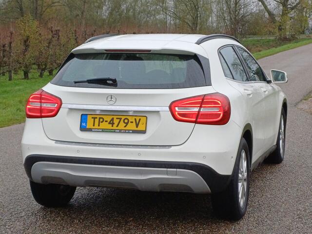 Mercedes-Benz GLA-KLASSE 180 Premium Plus /Lichte rijdbare schade/
