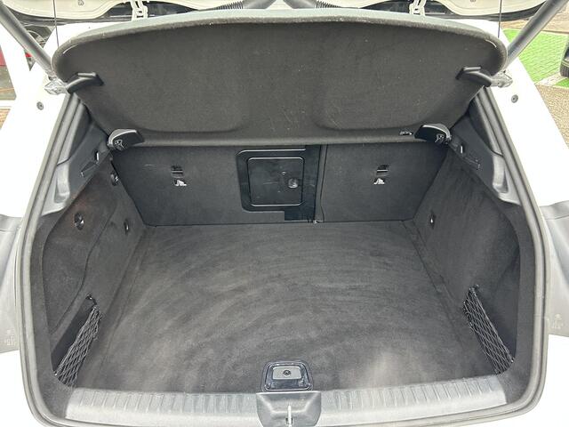 Mercedes-Benz GLA-KLASSE 180 Premium Panoramadak | Cruise Control | Stoelverwarming