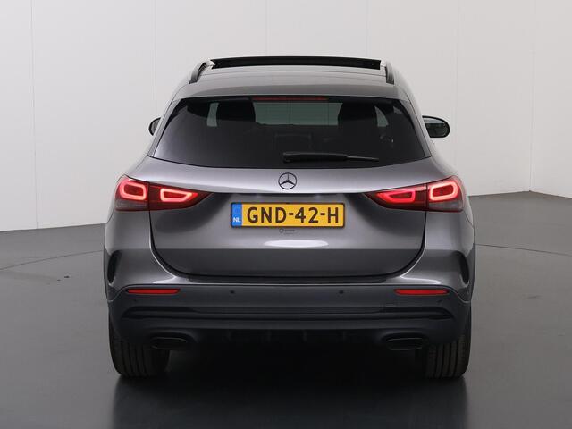 Mercedes-Benz GLA-KLASSE 250 e AMG Line | Panoramadak | Headup | Widescreen | Stoelverwarming | Sfeerverlichting | Apple Carplay |