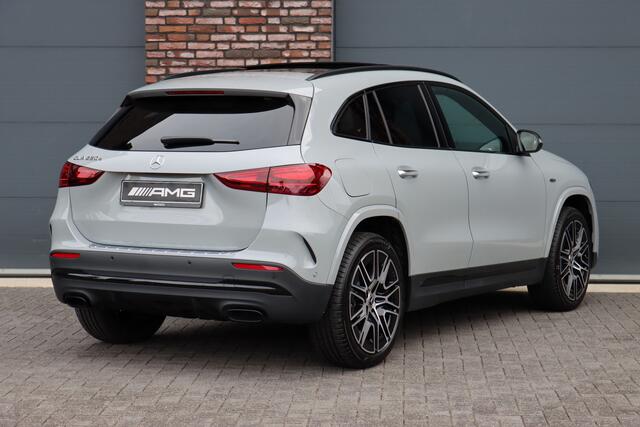 Mercedes-Benz GLA-KLASSE 250 e AMG Line | Panoramadak | Burmester | Distronic | Memory | Trekhaak | Keyless Go | Camera | Sfeerverlichting | Dodehoekassistent |